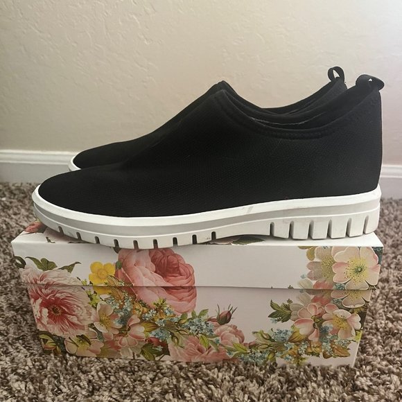 Blondo Shoes | Women's Farrah Slip Ons - Picture 3 of 3